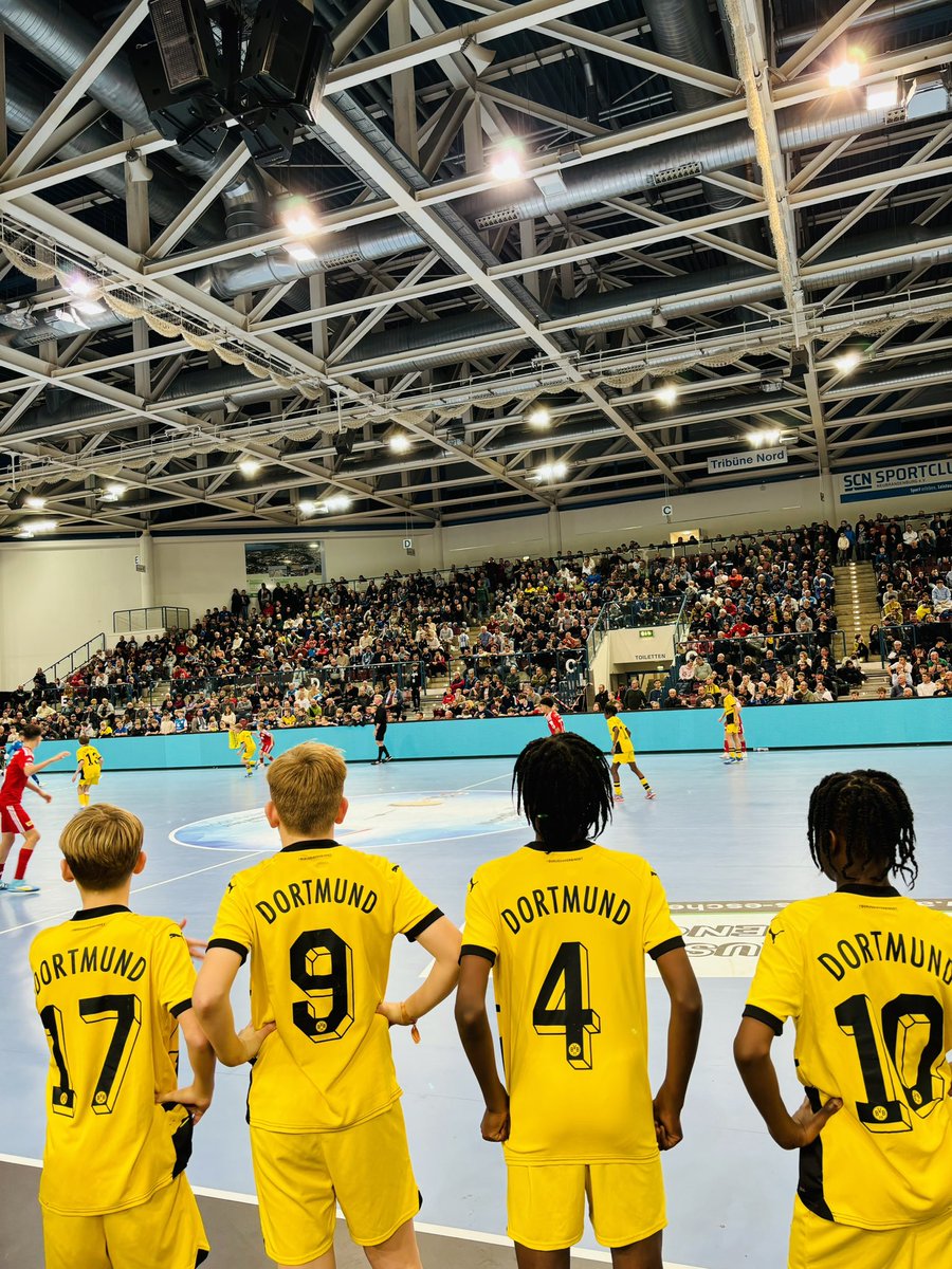 Great experience gained for our U13s at the indoor tournament in Germany! (+3000 spectators) Playing against Bundesliga teams like Hamburger SV, Borussia Dortmund, embracing new challenges. Different surface, game format and styles of play pushed them beyond their comfort zones.