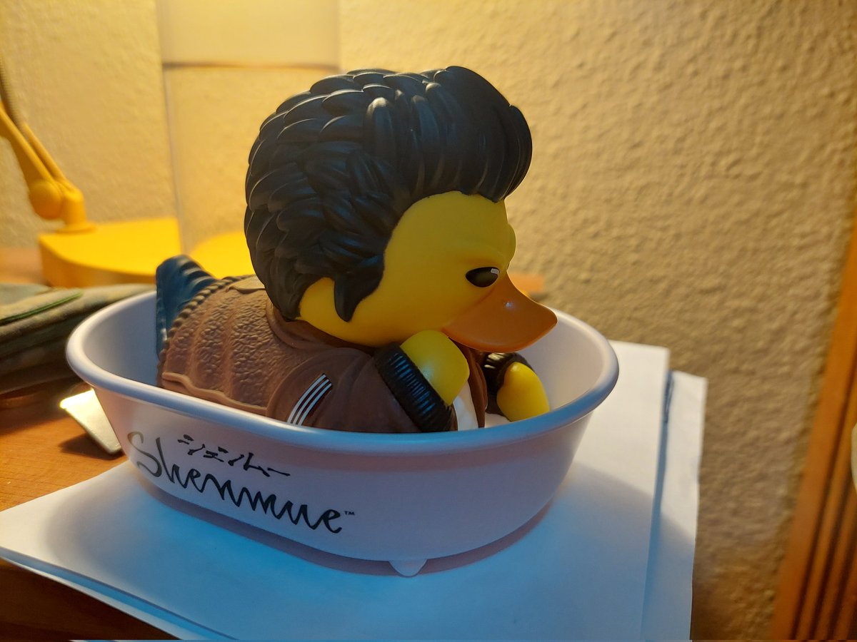Piris1987's tweet photo. Me encanta uno de los regalos que me ha echo mi hermano, sin lugar a dudas el que más ilusión me ha echo. #Shenmue @ShenmueForever https://t.co/pQv5nvlEEp