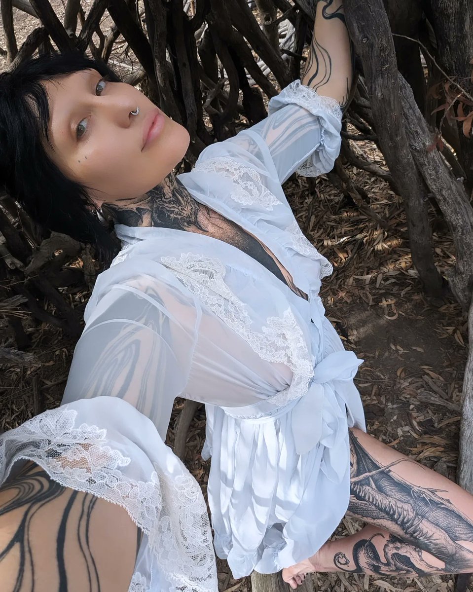 zzaftig_'s tweet photo. Found a witch's den to sacrifice you in. 🤗 https://t.co/mPknxoQhQZ

#blackworktattoo #publicexposure #voyer #TattooModel #goth #witch https://t.co/dK8QcBjokV