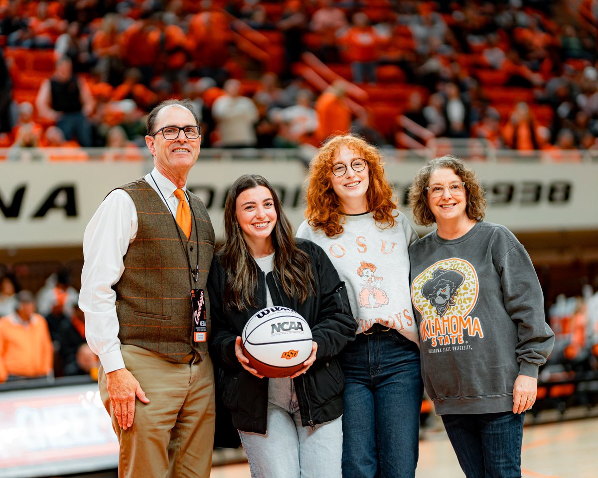 OSUMBB's tweet photo. Couldn’t be more thankful for you @Gopokesvoice!

Here’s to 1️⃣,0️⃣0️⃣0️⃣ games on the call and many more coming! 🤠 https://t.co/fBDaIAhdbH