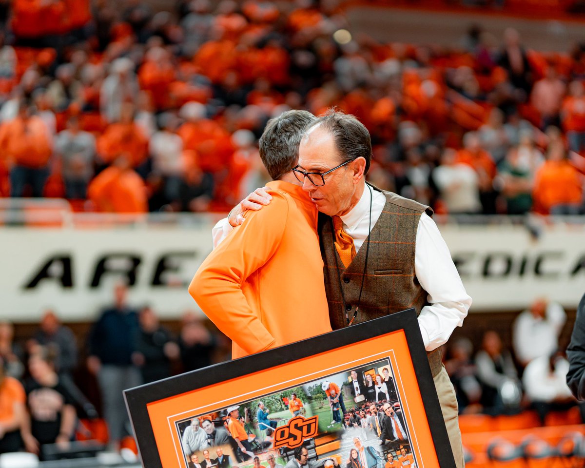 OSUMBB's tweet photo. Couldn’t be more thankful for you @Gopokesvoice!

Here’s to 1️⃣,0️⃣0️⃣0️⃣ games on the call and many more coming! 🤠 https://t.co/fBDaIAhdbH
