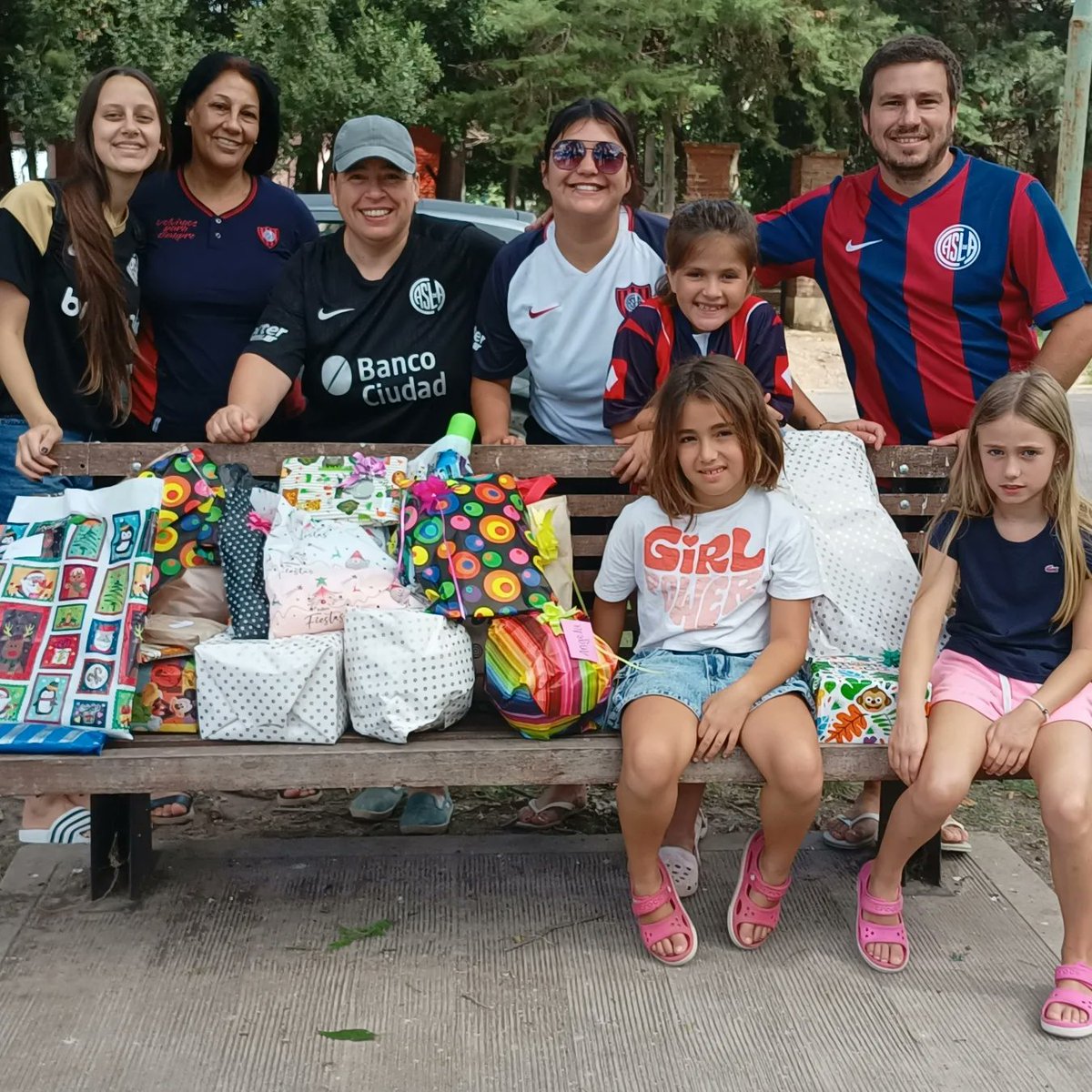Cuervos_CSar's tweet photo. Hoy volvieron a pasar los Reyes azulgrana por el hogar!! esperamos que disfruten los regalitos y sean muy felices!!
#MasQue90Minutos
#SLFederal https://t.co/nzI2vSAeNF