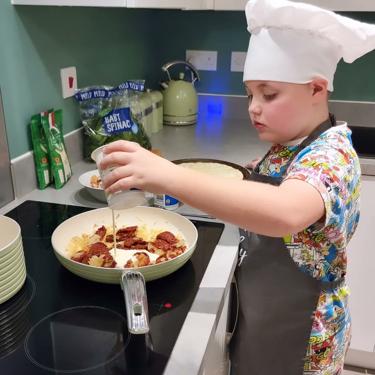 SarahLouise's tweet photo. Toby, who is 9 years old, cooked us a delicious prawn linguine for our family dinner tonight. He really wanted you to see it 
@GordonRamsay
He is aspiring to be a chef in the Savoy one day! 
@TheSavoyLondon
@savoygrill 
@thierrytomasin https://t.co/vlSmCFUtkM