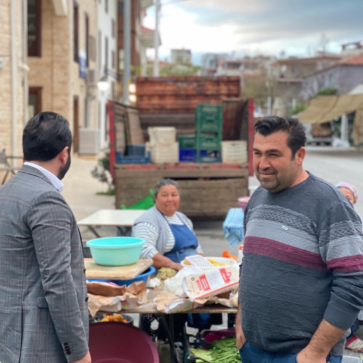suleymanartci's tweet photo. Özdere Çukuraltı Mahalle Muhtarımız Mehmet Çolak’ı Ziyaret edip, ardından pazarcı esnaflarımıza hayırlı İşler diledik… https://t.co/tImZluv3QS