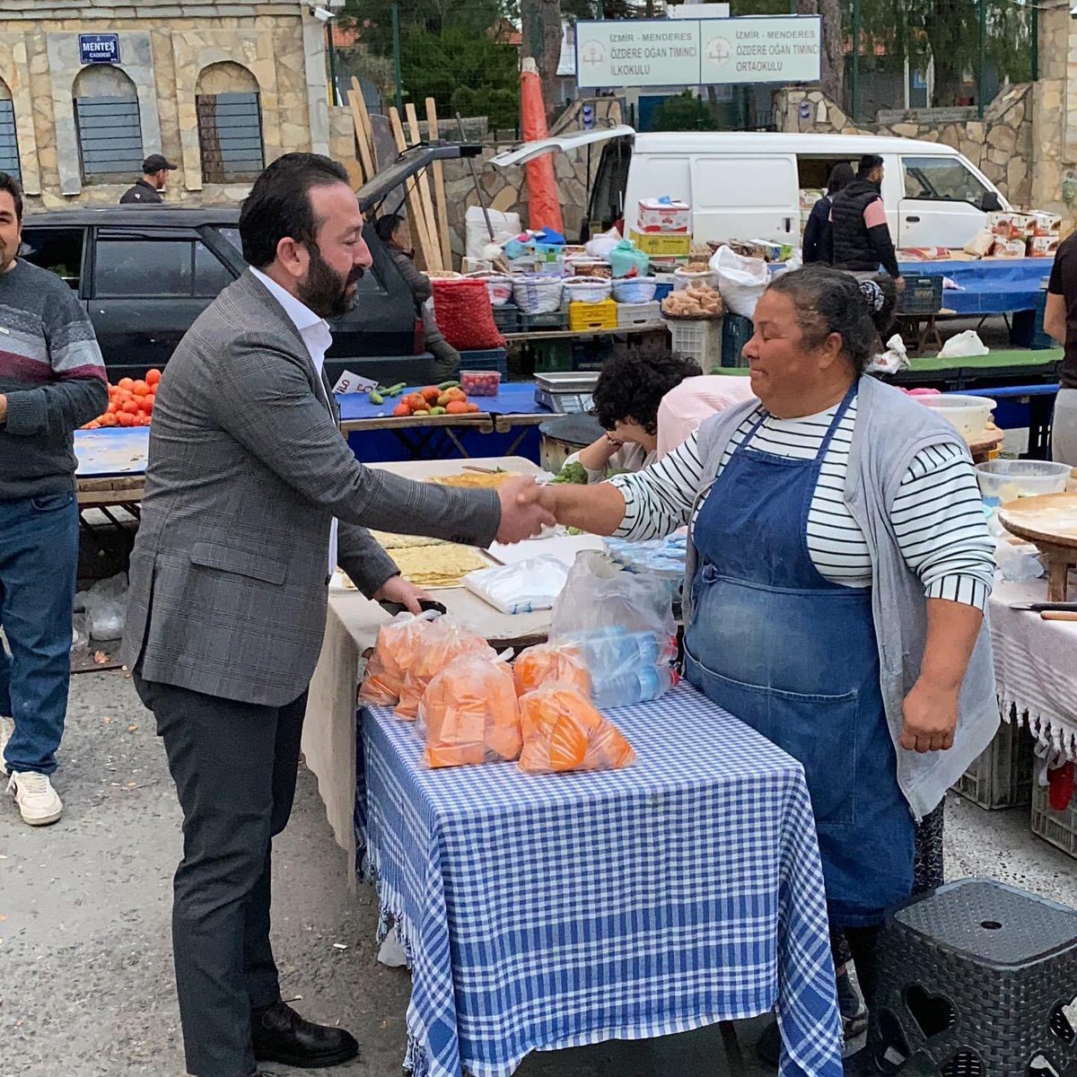 suleymanartci's tweet photo. Özdere Çukuraltı Mahalle Muhtarımız Mehmet Çolak’ı Ziyaret edip, ardından pazarcı esnaflarımıza hayırlı İşler diledik… https://t.co/tImZluv3QS