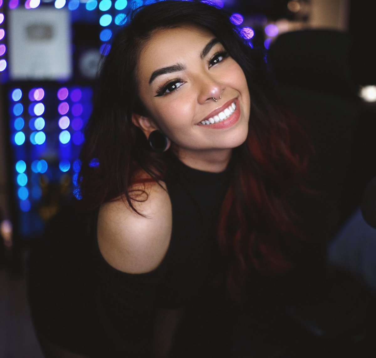 aileensenpai's tweet photo. ✨NEW YEAR NEW HAIR✨

LIVE ON TWITCH WITH MY FIRST STREAM OF 2024 !! 🎉

I MISSED YOU SO DAMN MUCH AHH I WANNA PUKE!! COME FOR A LIL FOREHEAD KITH SEE YOU IN CHAT💗

TWITCH: AILEENSENPAI https://t.co/n139Q9g48T