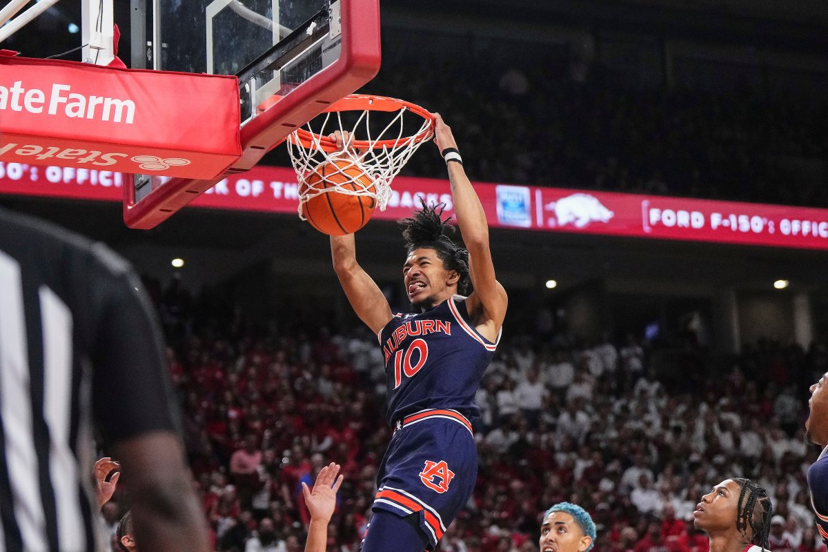 _JHokanson's tweet photo. No. 25 Auburn beats Arkansas by 32 points, 83-51. It's the Hogs' worst loss in the history of Bud Walton Arena, and it's the sixth all-time win at Arkansas for Auburn, half of them coming under Bruce Pearl.

Rapid reaction from the beatdown: https://t.co/s9CpDYMdTt https://t.co/d4Dn2ADGoE
