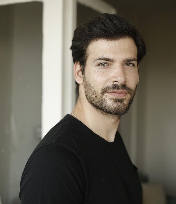 hessazayn's tweet photo. as the second season started, we already had 4 girls that are somehow connected to ferit. it's refreshing that someone who is interested for seyran will also appear. and yes i'm just talking about someone that will make ferit jealous not that boy and seyran falling in love https://t.co/LKTr8ZEQm1