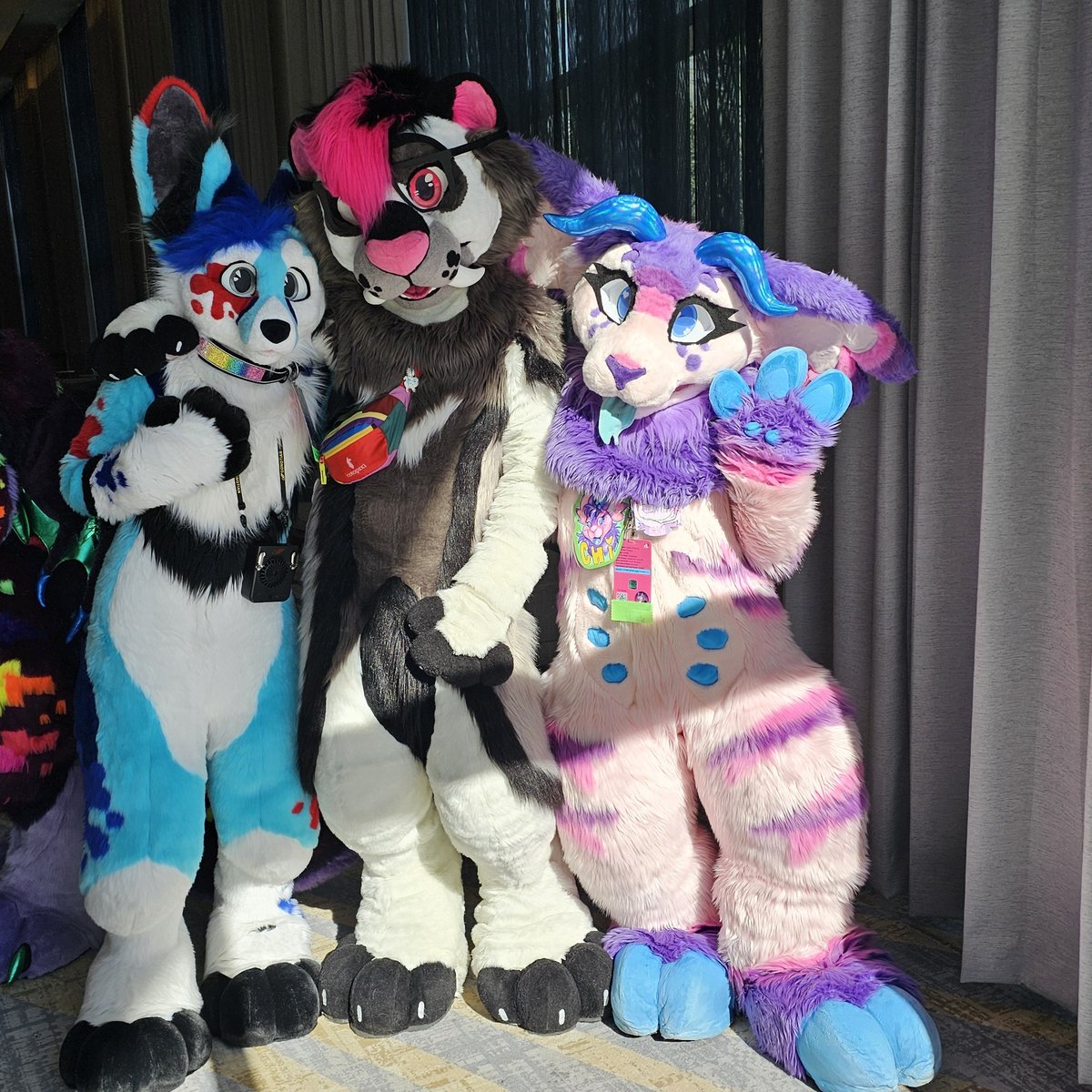 FurryChi's tweet image. Woahhhhh furries!! #PDFC2023 
Con has been a blast today!💜🙏