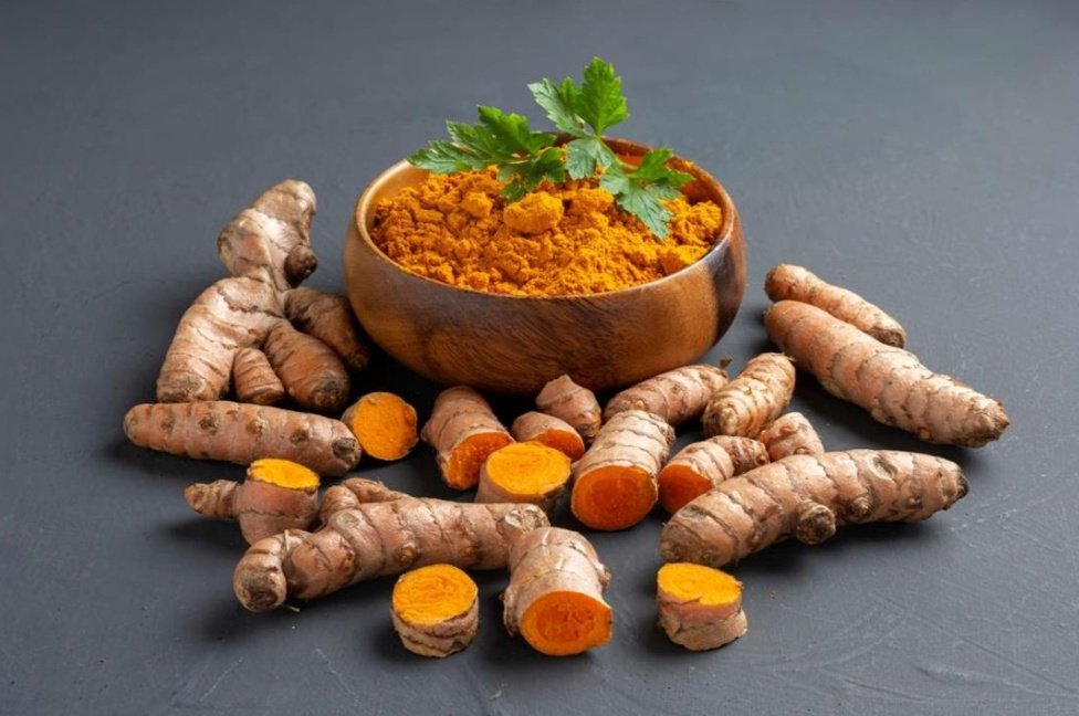 Turmeric_jo's tweet photo. يتم تحضير مشروب ماء الكركم منزليًا ببساطة من خلال مزج بعض الكركم الطازج بالماء، وعند تناوله على معدة خاوية في الصباح يحقق سبع فوائد صحية كما يلي:
#تحسين_الهضم 
#تعزيز_فقدان_الوزن 
#تقوية_جهاز_المناعة
#تقليل_الالتهاب
#علاج_الاضطرابات_الأيضية 
#تقليل_أعراض_الجيوب_لأنفية
#تنشيط_المخ https://t.co/JtQpnwudu6