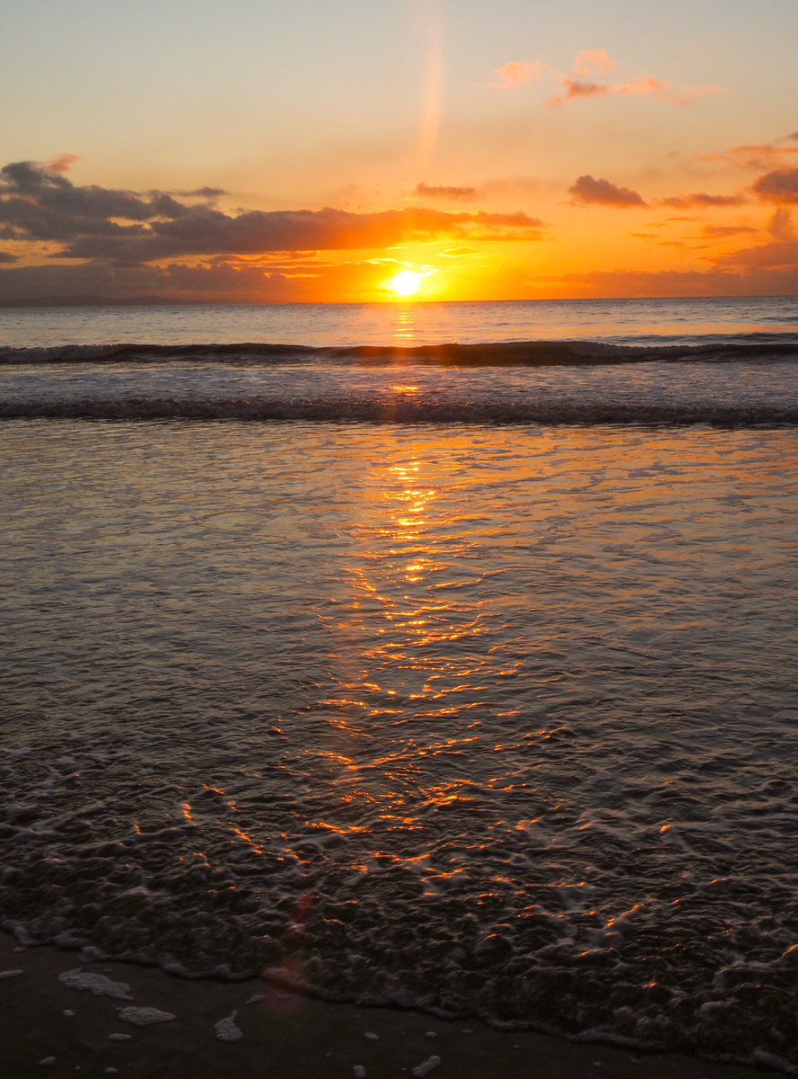 Sunset time at #ogmorebysea 🌅 @ThePhotoHour @WalesOnline @bbcweather @Ruth_ITV @S4Ctywydd