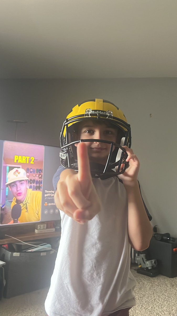 danbaiko's tweet photo. @stoolpresidente @Gametime Congrats to the winners bring us back a natty!!!!!! @Gametime @stoolpresidente and Connor stallion’s fingers still smell better than Urban Myers #FactsMatter https://t.co/10vYR0ApYu