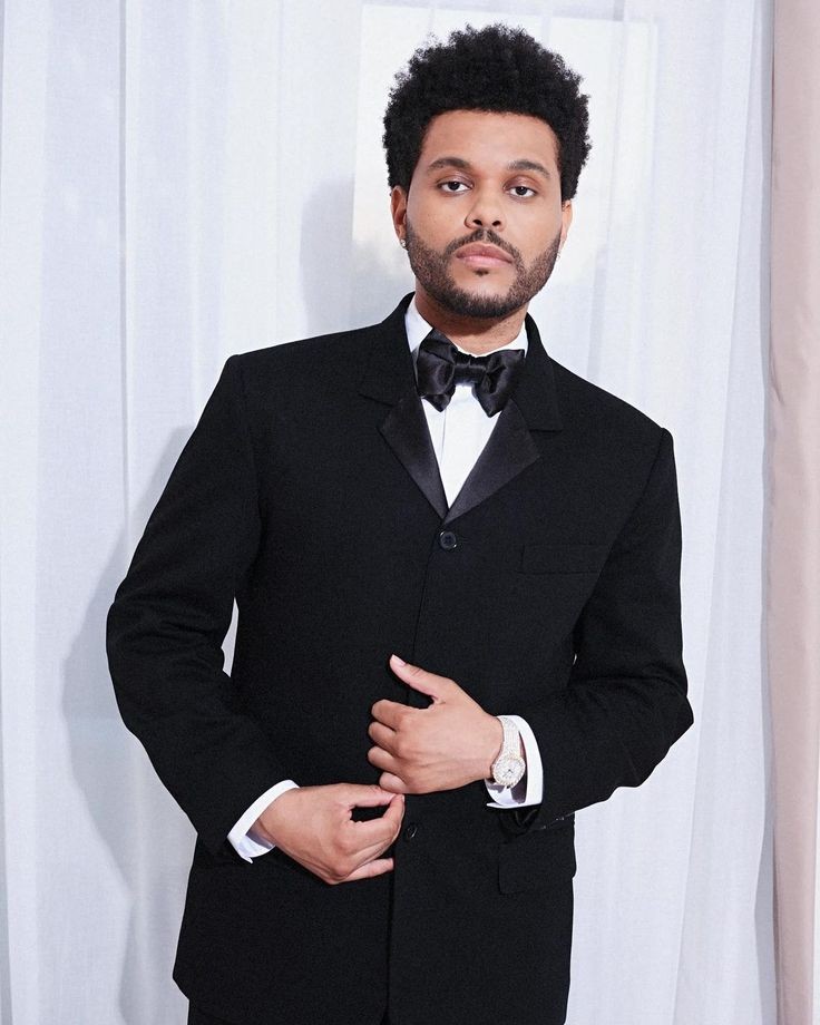 Theweeknd_mwr's tweet photo. 📸| The Weeknd no red carpet do #LegacyAwardsMWR https://t.co/C7EnDQVcEK