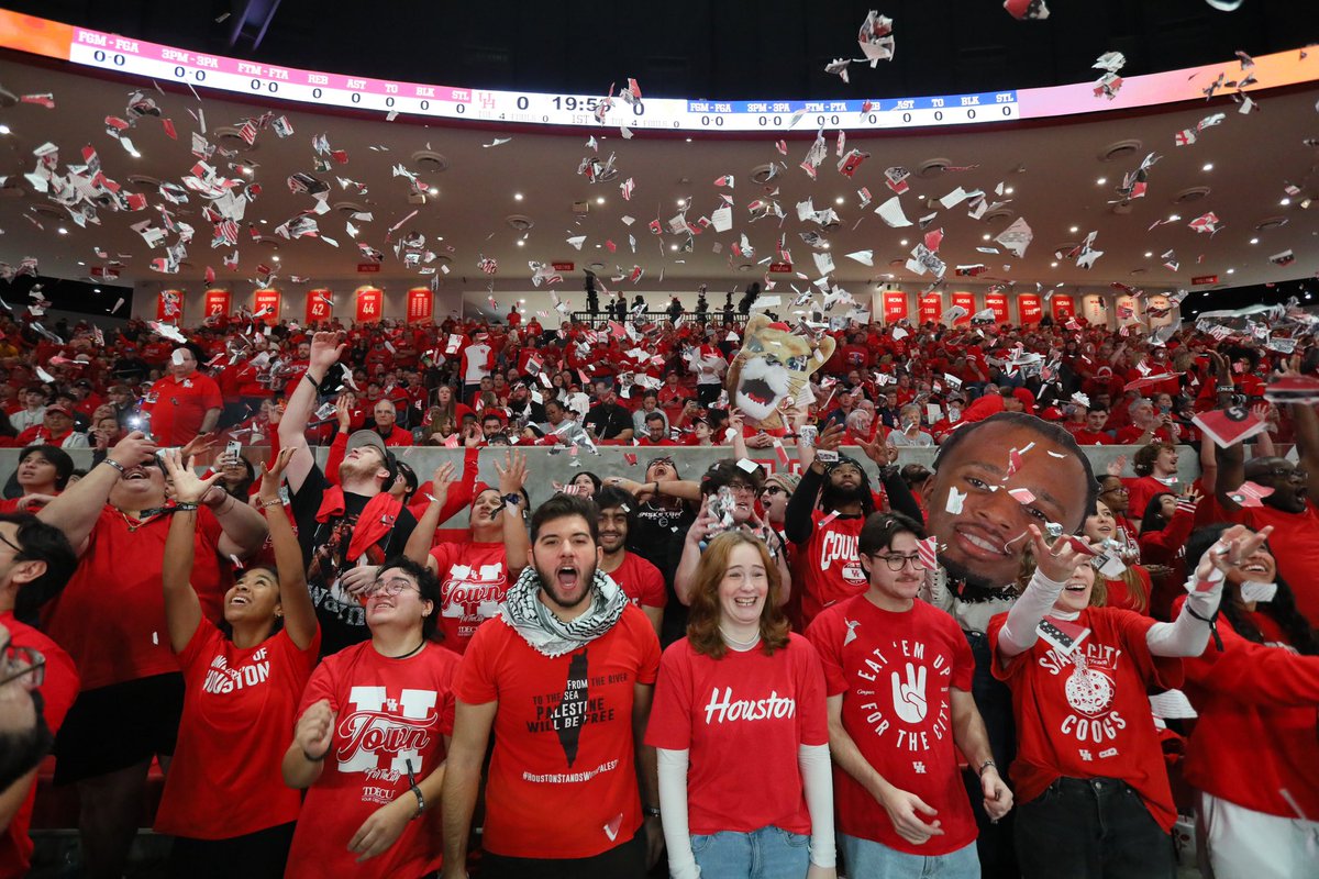Big12Conference's tweet photo. What a scene in Houston today.

Coogs. 🔴 🏀

#Big12MBB | @UHCougars https://t.co/N89e9Drw6Y