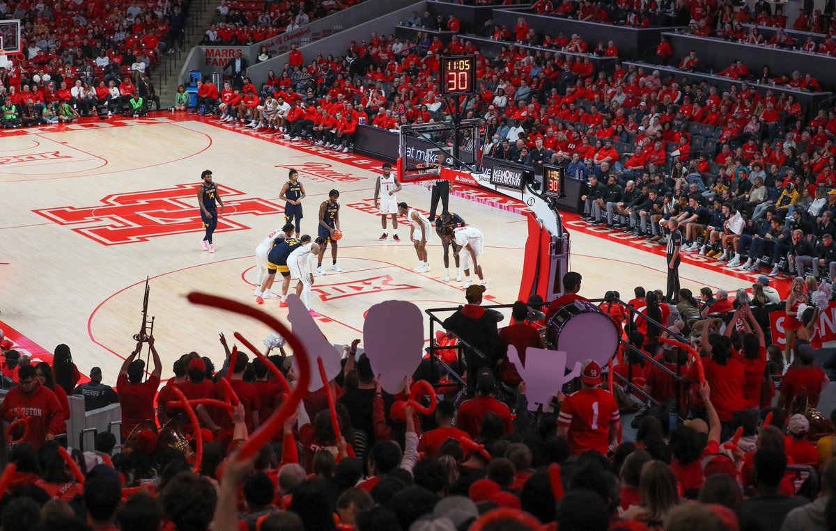 Big12Conference's tweet photo. What a scene in Houston today.

Coogs. 🔴 🏀

#Big12MBB | @UHCougars https://t.co/N89e9Drw6Y