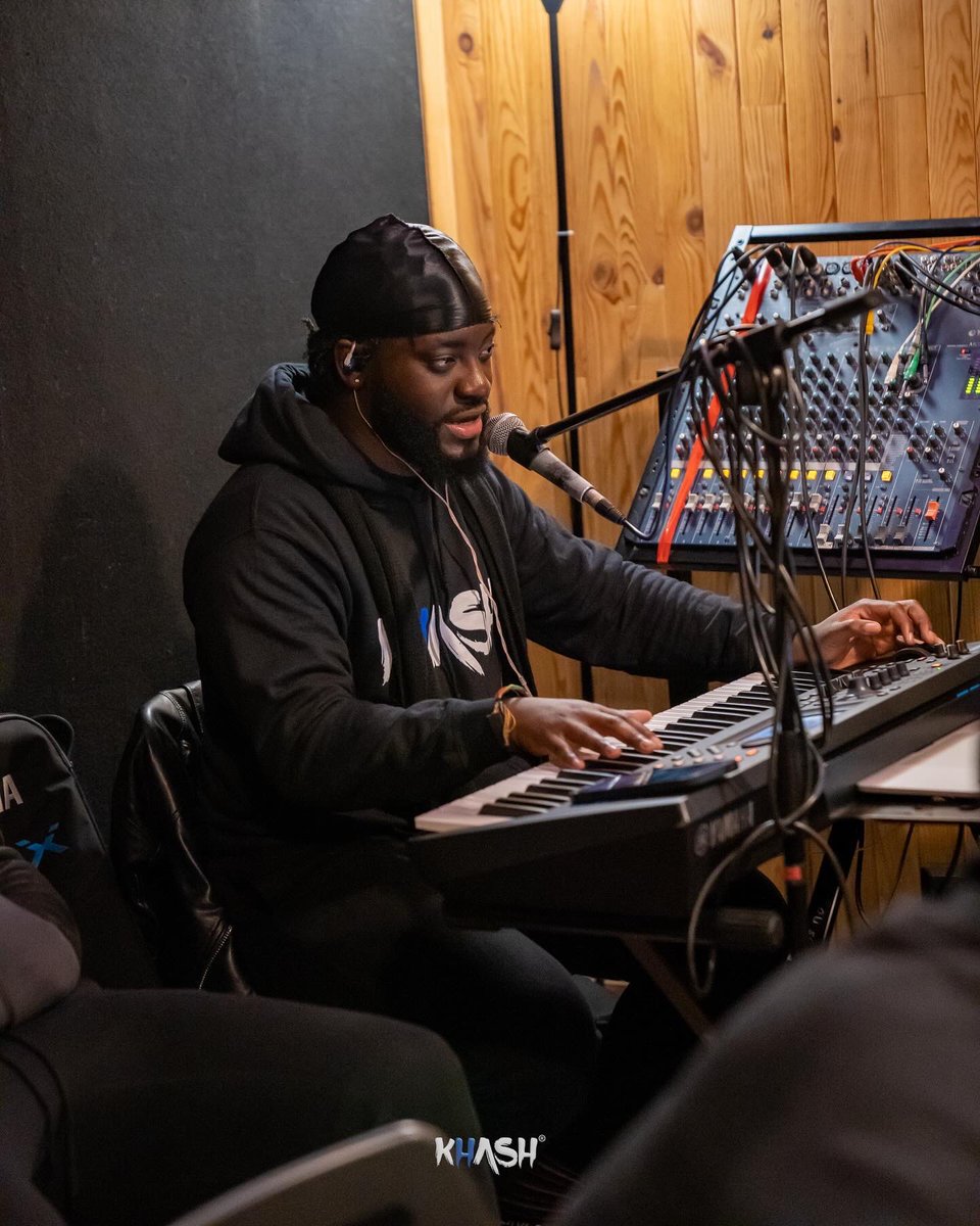 dwetmedamyo's tweet image. In the lab 🧪 🥼 🧫 🇫🇷
#khash #theintro #paris #rehearsal #dwetmedamyo