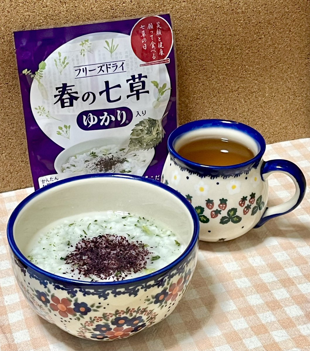Blackcat_464's tweet photo. 今年は ゆかりの七草粥にしました🌿

無病息災を願って…😌 https://t.co/7kBHwXvyxH