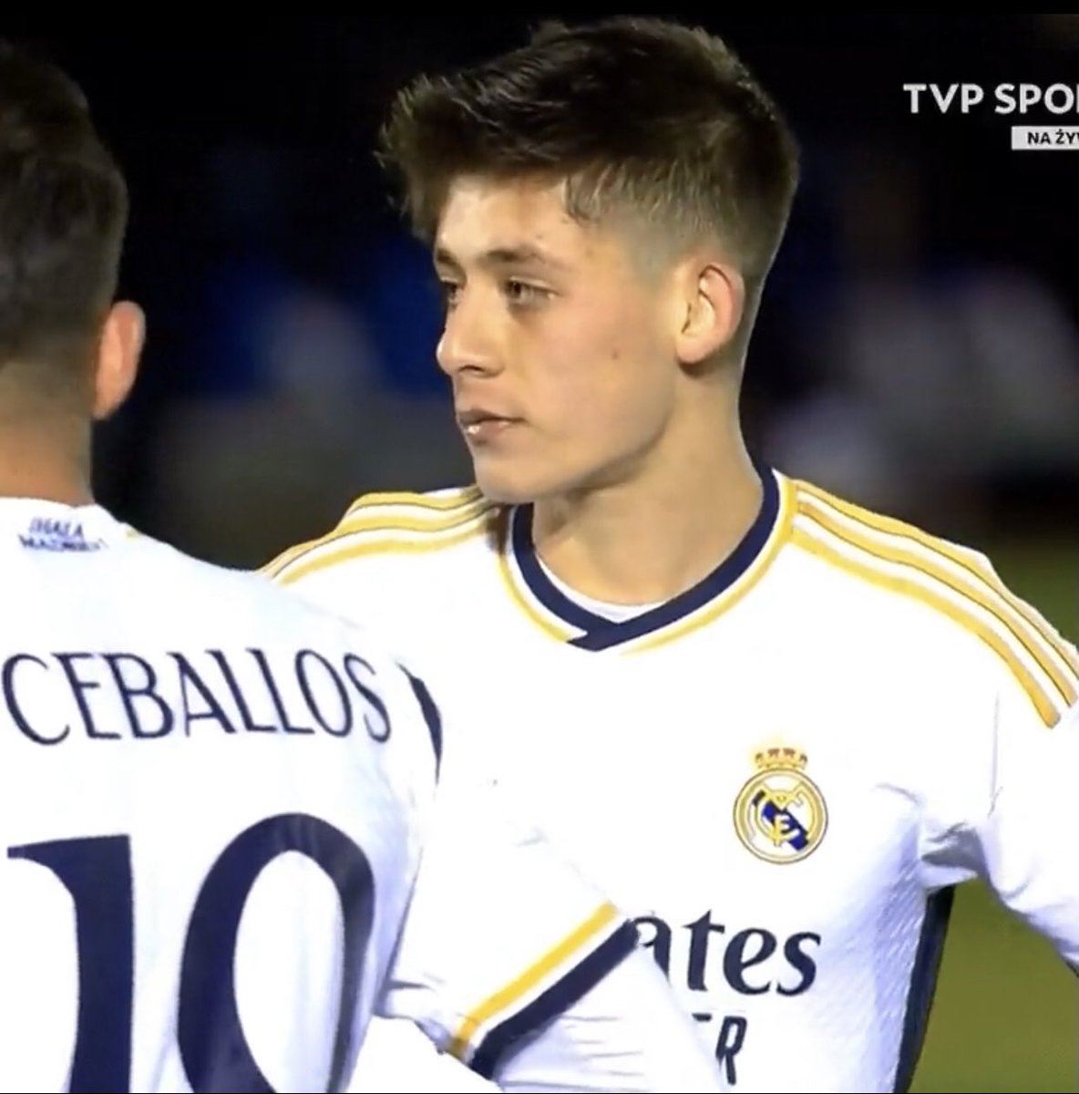 رغم كل ظروف المباراة الصعبة وغيابه الطويل عن الملاعب الا انه اثبت امكانياته العالية وبشوط واحد قرارات مثالية تمريرات متقنة تحركات ذكية شخصيته كبيرة رغم صغر سنه غولر موهبة كبيرة كسبها ريال مدريد وخسرها برشلونة .