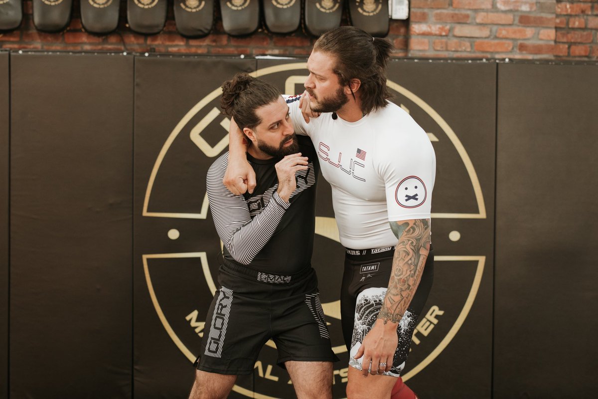 emiliosparks's tweet image. What happens when one of your favorite people who also happens to be a walking nightmare invited you to BJJ practice?

👇👇👇

youtu.be/bbjBbnW-EHw?si…