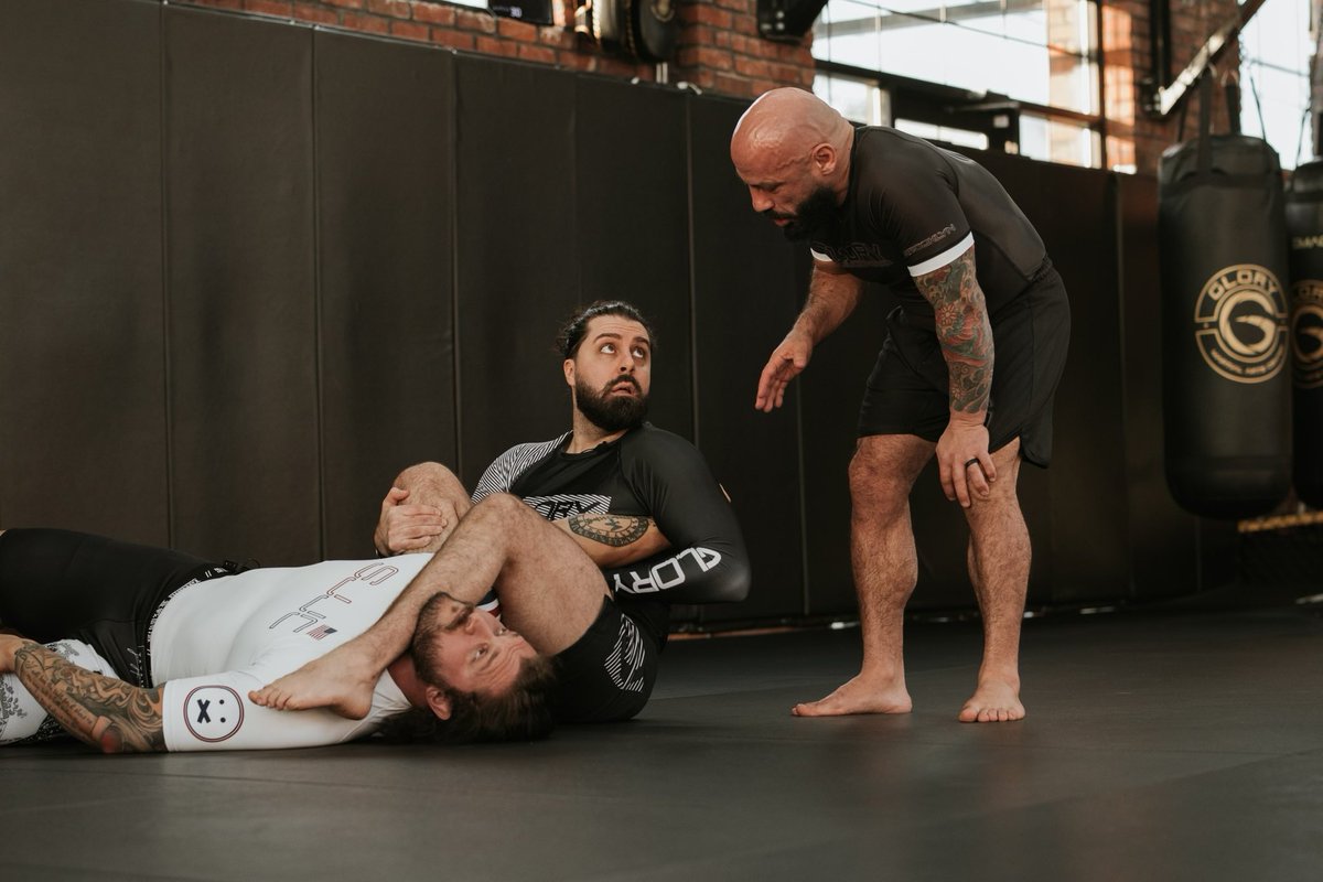 emiliosparks's tweet image. What happens when one of your favorite people who also happens to be a walking nightmare invited you to BJJ practice?

👇👇👇

youtu.be/bbjBbnW-EHw?si…
