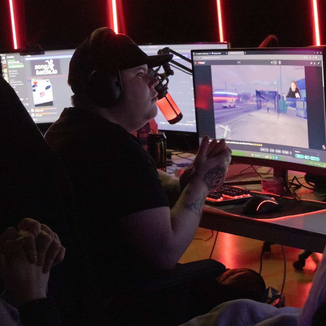 urbanlanry's tweet photo. Pelaajien tyyliä vuonna 2023 📸

#urbanlan #urbanlan2023 #pelaaminen #kokkola #esportsfi https://t.co/RoayYFJnzb