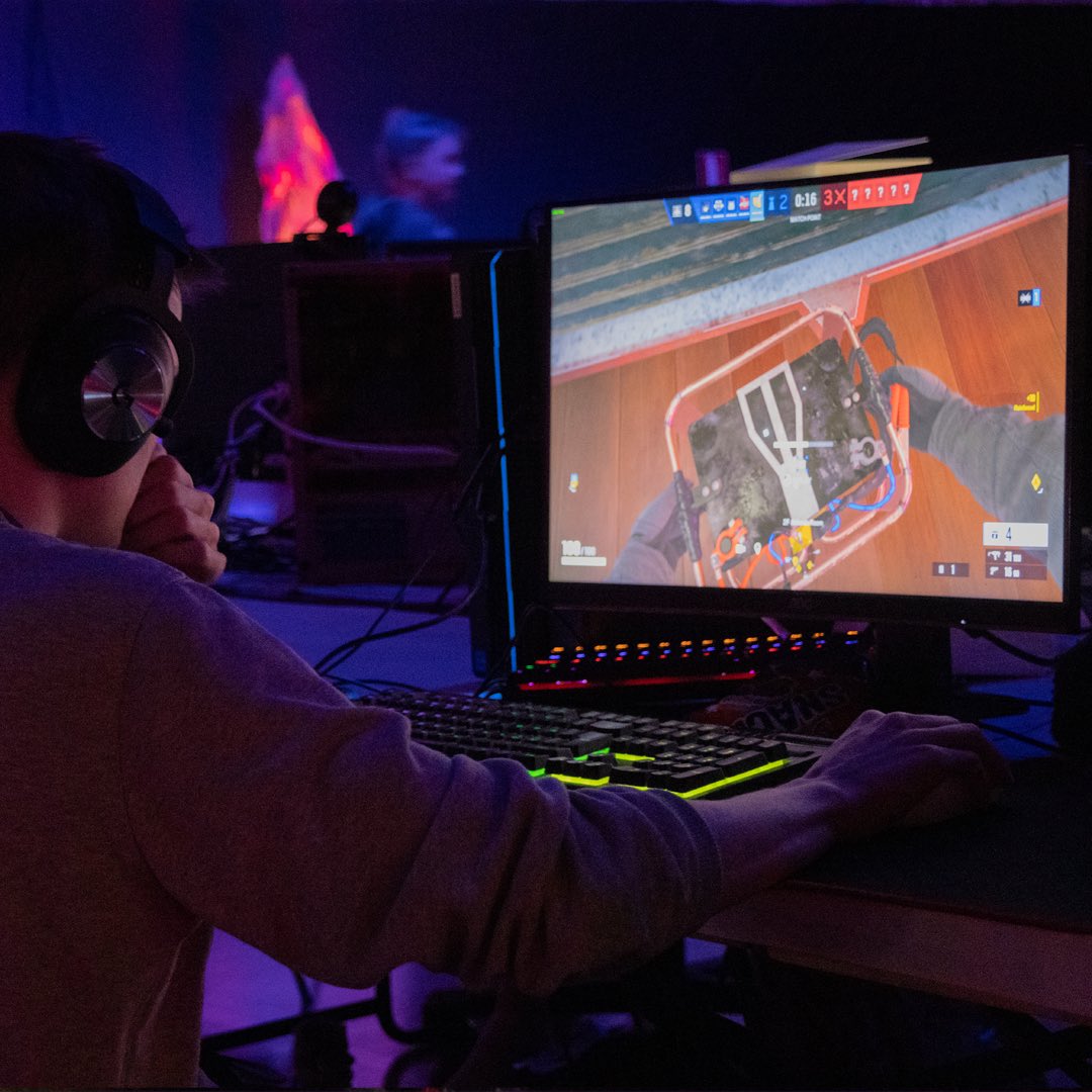 urbanlanry's tweet photo. Pelaajien tyyliä vuonna 2023 📸

#urbanlan #urbanlan2023 #pelaaminen #kokkola #esportsfi https://t.co/RoayYFJnzb