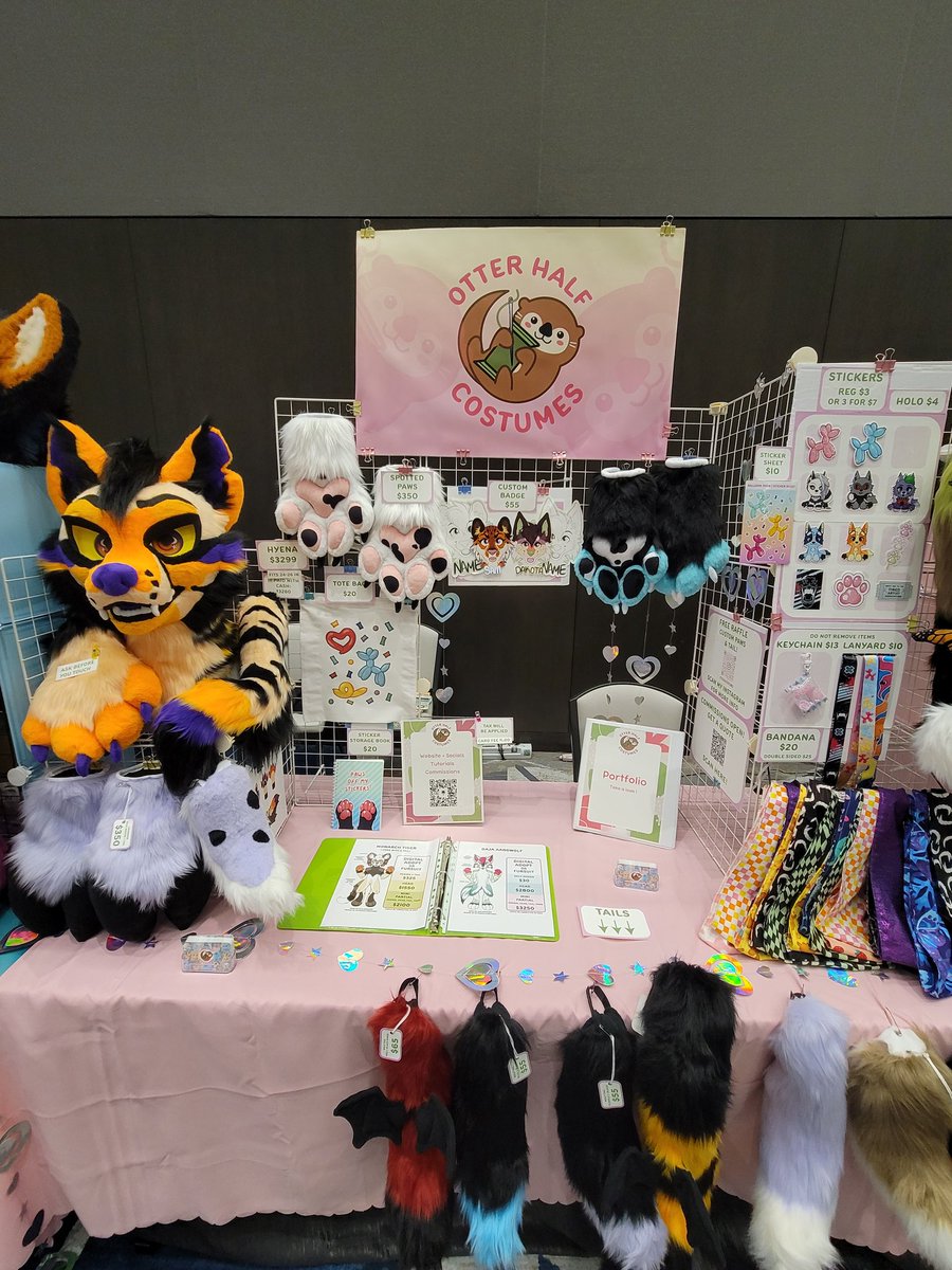 otter_half's tweet photo. Find me at ANW6 in the dealers den! I have lots of goodies available ✨️💖
#anthronorthwest #anw6 #AnthroNorthwest2024 https://t.co/dW1CnoNiqw