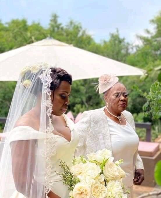 AfricaFactsZone's tweet photo. South African Couple That Went Viral for KFC Proposal in 2019

Hector Kansi proposed to Nonhlanhla at KFC in South Africa.

Several people mocked them. After their story viral on Twitter, they were gifted FREE Huawei phones, DStv Explora, Gautrain rides, Coca Cola drinks, Mozambique trip, Limpopo honeymoon, Sun City stay, 42 inches TV, decoder, Lexus and Audi rides, suit, Total fuel, wines, mixers and makeup.

The story made it to CNN, BBC, Fox News, Daily Mail, Metro UK, New York Post, Insider, India Today and Washington Post.