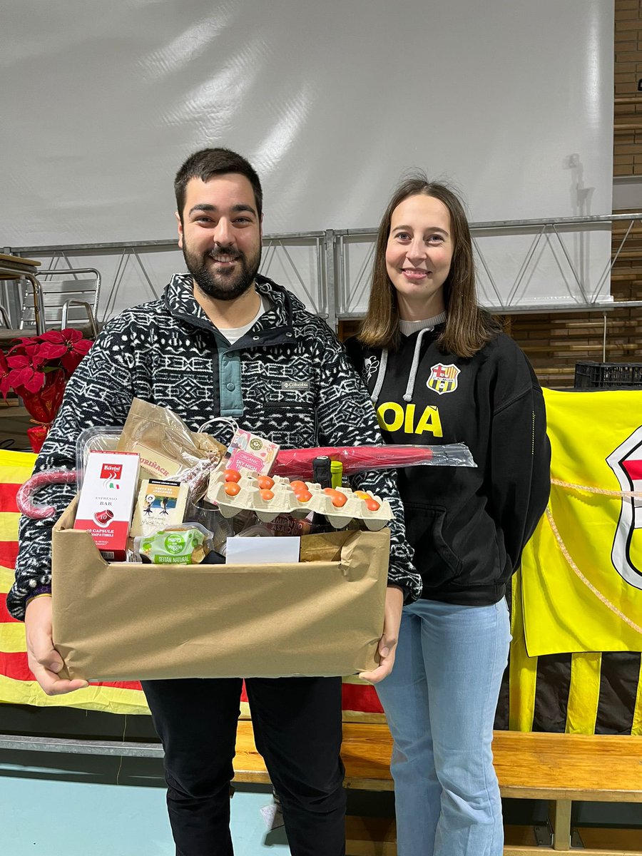 cemoia1922's tweet photo. 👑QUINTO DE REIS👑
Últim dia de Quinto! Avui hem repartit les últimes paneres, entre elles el viatge per Europa per a dues persones ✈️
Moltes gràcies a totes les empreses col•laboradores i a tots els participants! El Nadal que ve, més i millor! 🥳
#quinto #quintodenadal #nadal https://t.co/hlB0sbQme2