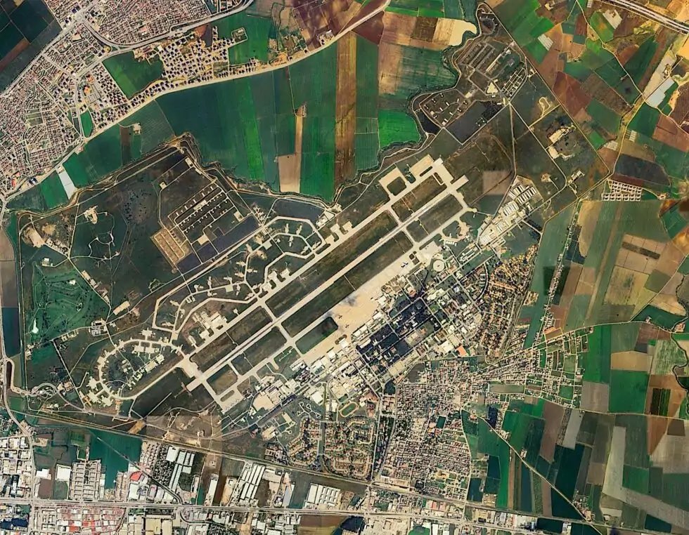 Lukyluke311's tweet photo. 🇹🇷 Erdogan, il commediante: mentre accusa Netanyahu di essere “peggio di Hitler” o minaccia con veemenza gli Stati Uniti e Israele, la base aerea di 🇺🇸 Incirlik in Turchia  ospita 4 UAV  di sorveglianza e ricognizione MQ-9A e 2 MQ-1S della 🇮🇱IAF, le forze aeree israeliane.
1/19 https://t.co/Q70zgDEbEM