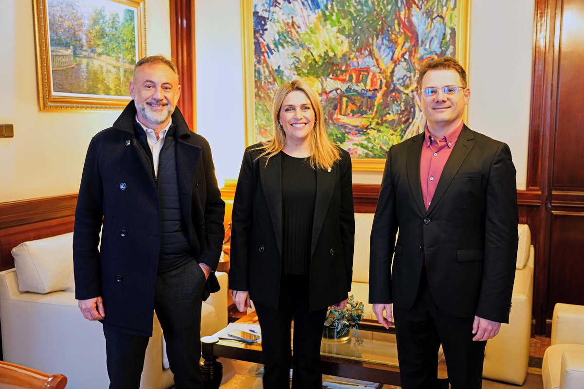 noticies_d's tweet image. SUPORT A XARXATEC// Marta Barrachina reitera el seu suport a Xarxatec per a incentivar la formació i l&apos;impuls tecnològic de les empreses a la província amb innovació i talent 
noticiesdigitals.com/marta-barrachi…
@dipcas #Xarxatec #innovació #talent