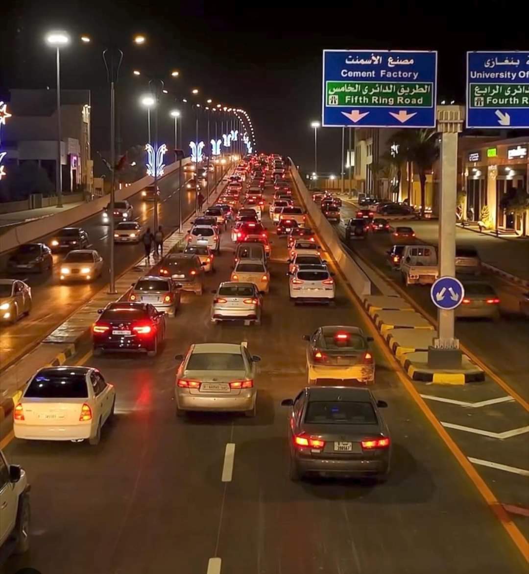 محمد بو خليل :

برمنا و إلقيناك عمار ، اليوم افرحنالك يا دار .. !

#ع_الفاهق