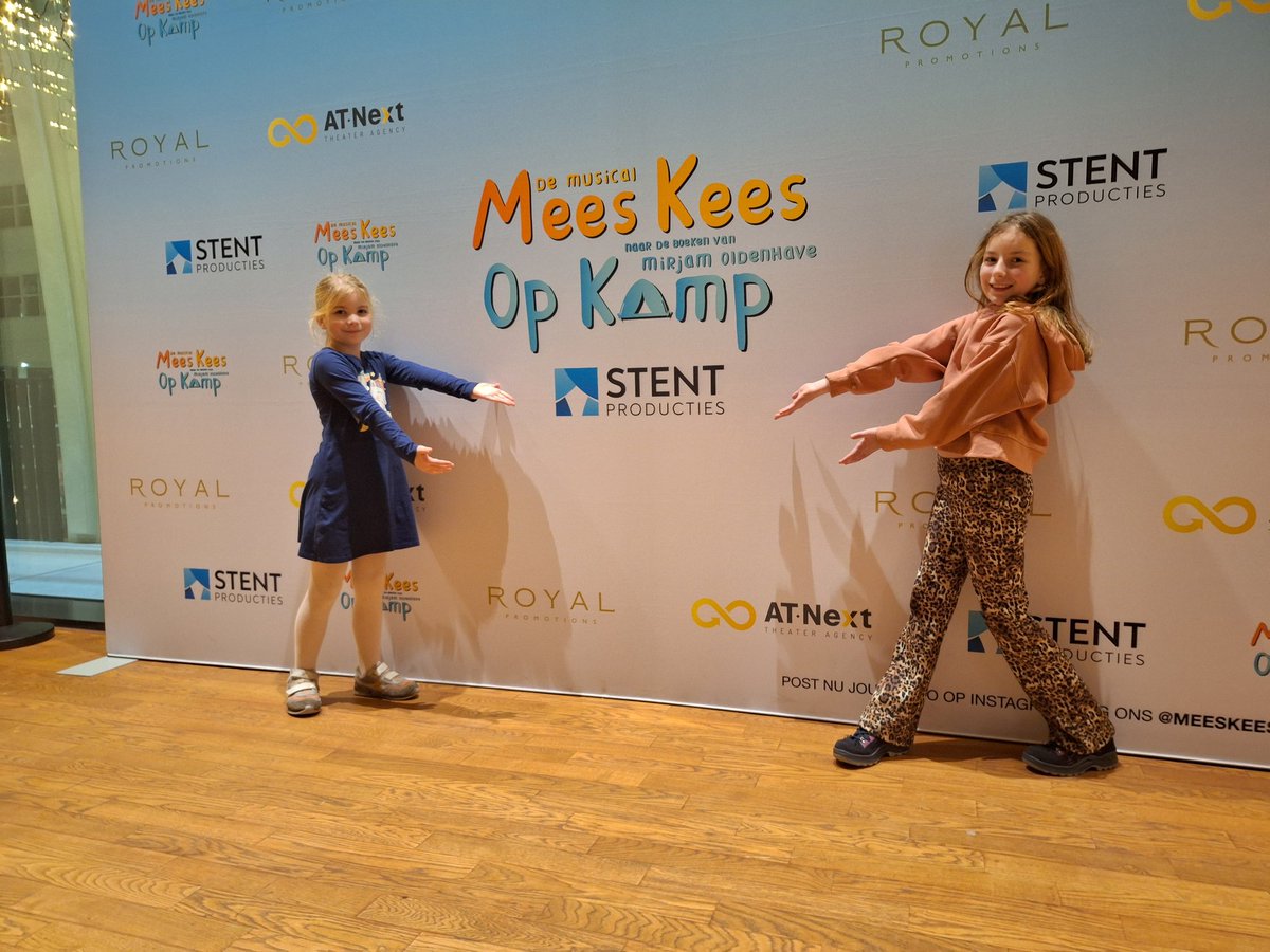 johan_vogelaar's tweet photo. Wij rondden de kerstvakantie af met een hapje in de stad en een bezoek aan Amare waar de kindermusical #MeesKees draaide.
Een gelukstreffer om na afloop met Luuk Haaze (de hoofdrolspeler) een niet gearrangeerd fotomoment te hebben (en iedereen speelde fantastisch). https://t.co/JbOGSD1X19