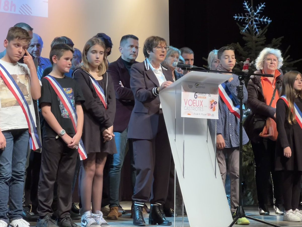 LaurenceCristol's tweet photo. Vœux du Maire Claudine Vassas-Mejri sous le signe de la jeunesse, de l’espoir & des paroles @grandcorpsmalad
«C’est dès aujourdhui qu’on peut changer les choses
Qu’on peut scander nos causes, qu’on ose et qu’on propose.
Pour que nos actes se reflètent dans un futur apaisant » https://t.co/Zzcx3JeKu0