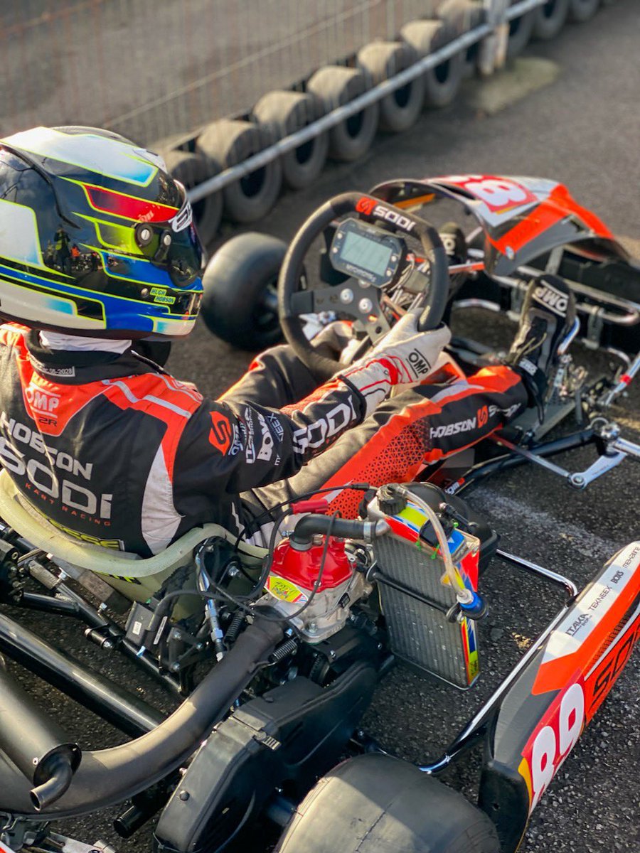 _Candice83's tweet photo. 🔥🔥🔥
#race #ready #motorsports #karting #helmetdesign @redlodgekarting #club2000 https://t.co/5YpRbsm1Yo