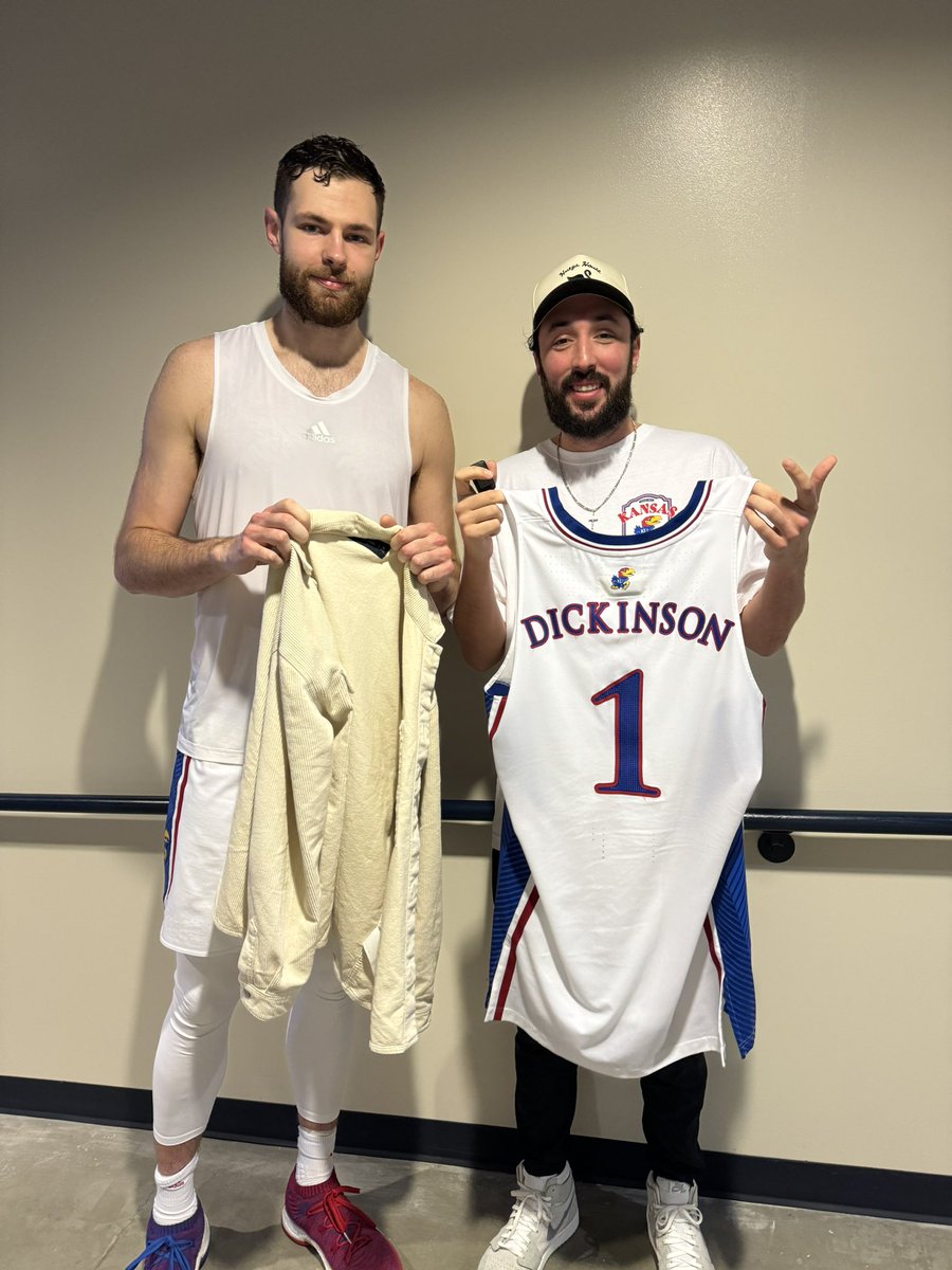 martymush's tweet photo. Needed a jersey swap after the game https://t.co/sQSnoTlxb5