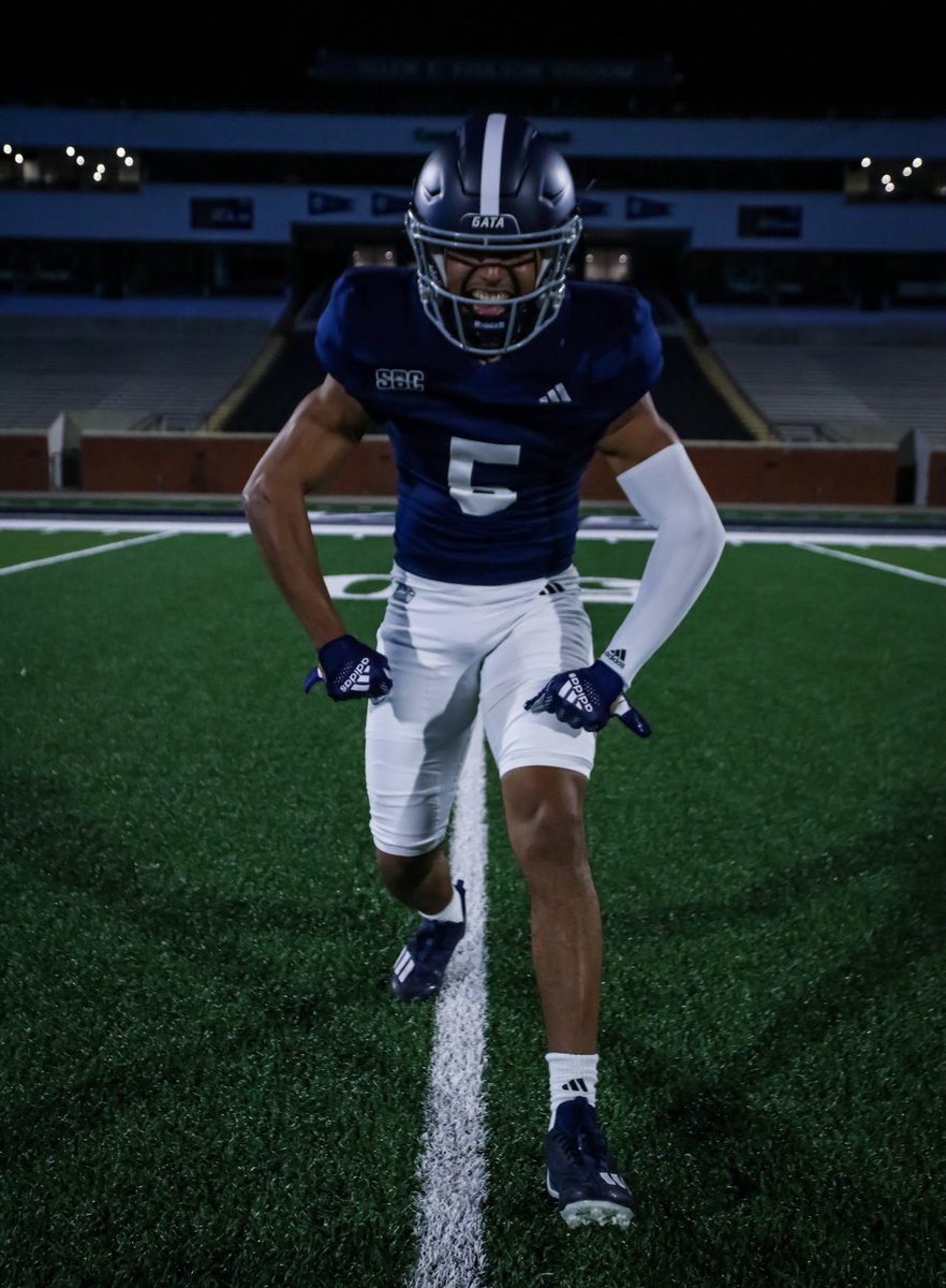 Dre2Hype's tweet photo. GATA!🦅 https://t.co/lwsL8rJ9cI