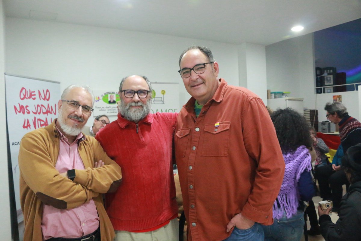 IUVRM's tweet photo. ❤️💛💜 Construyendo horizonte republicano!

La izquierda archenera arranca el año con su tradicional #RoscónRepublicano:

✊️Con teatro combativo y mucho compañerismo para un 2024 lleno de lucha frente las políticas ultrareaccionarias de la Alcaldesa @Patriciaflopez.

🔻#EligeIU https://t.co/JYPczE8DkT