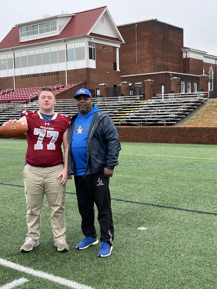 AaronSeitz_'s tweet photo. Thanks for having me out! @GuilfordFB love yall man and huge thanks to @CoachKBarr your tour was top tier love ya dawg! #goquackers https://t.co/egQb7i1ZvO
