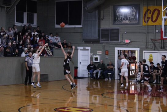 AttackIndiana's tweet photo. IABC 2027 Brody Wiginton (#5 New Prairie) competing @ Historic Hoosier Gym vs John Glenn https://t.co/t2wxAUxv61