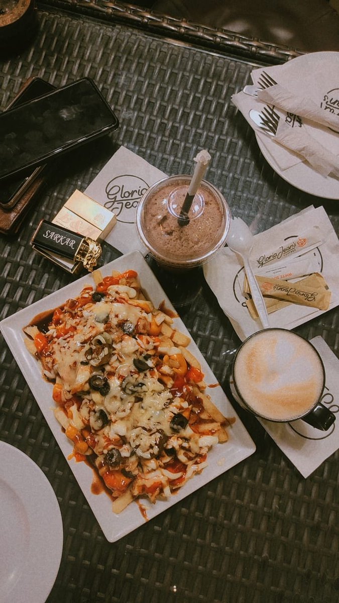 NaveedSahirCh's tweet photo. That time of the year is here 😍 winters and coffee 💯💯😍 #coffee #winters #coffeelovers #gloriajeans https://t.co/hlT1CbuFmK