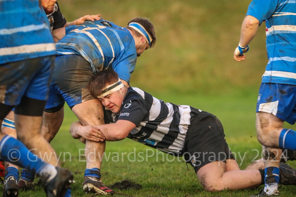Llongyfarchiadau i Garin McPherson-Williams, chwaraewr tîm ieuenctid, am chwarae ei gêm gyntaf i'r tîm 1af heddiw. Da iawn Garin.

⚫️⚪️⚫️⚪️

Congratulations to Youth team player Garin McPherson-Williams on making his debut for the first team today. Da iawn Garin.

⚫️⚪️🏉👏🏻👌🏻