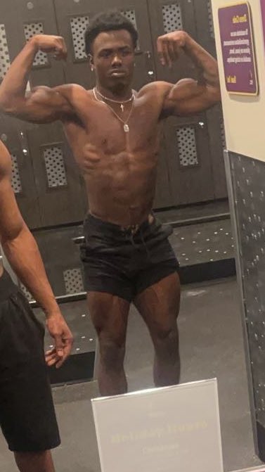 J0rdanFerguson's tweet photo. Kentucky state RB transfer. | looking for a home🏈
Body weight- 160
Height- 5’8
Bench- 295
Squat- 550
40yd- 4.41
Ima keep working till I get my shot! GODS PLAN🙏🏿 https://t.co/0xrVTJAkKq