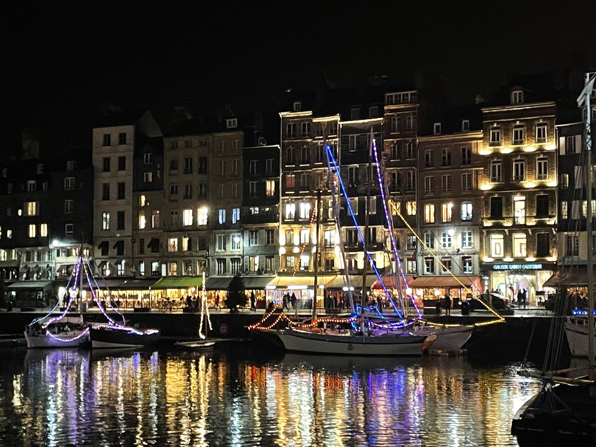DomDemaret's tweet photo. @visithonfleur #Honfleurbynight
@CalvadosTourism @Normandie 
Belle soirée à tous https://t.co/obTtoKFWjP