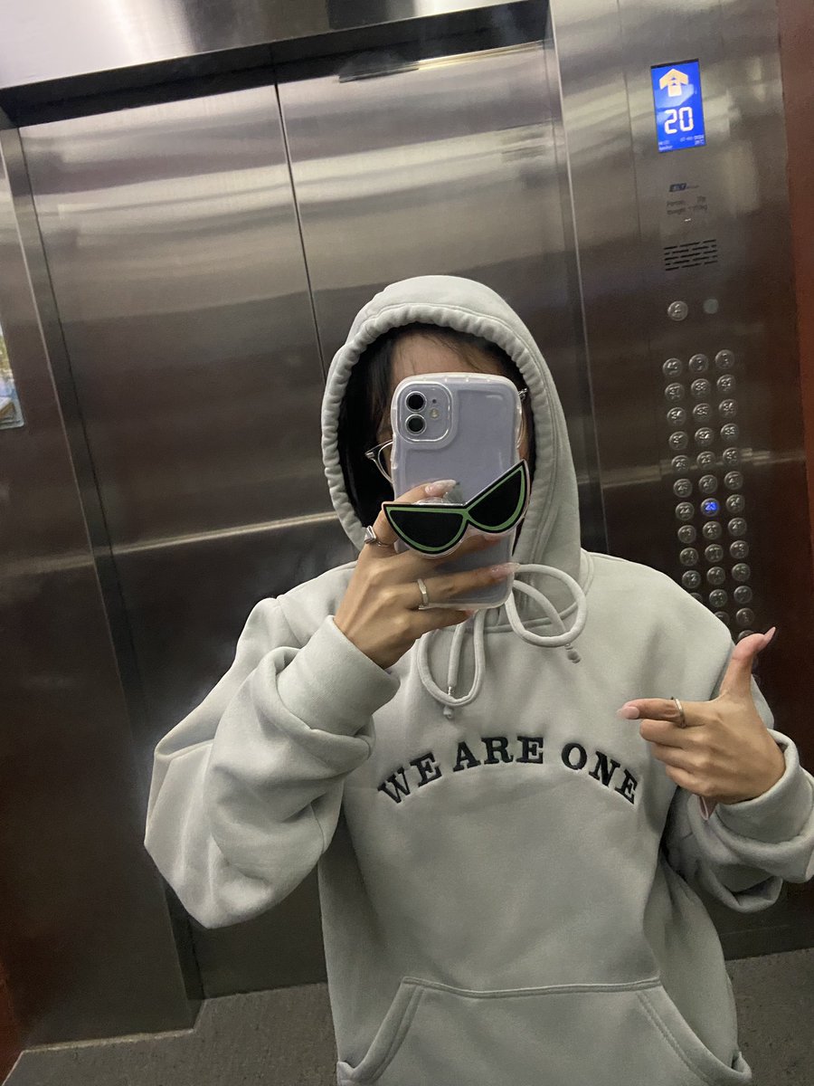 gdxdo's tweet photo. EXO we are one hoodie 
very muchie FETA nauna pa sa esem. tysm @onlyyeollie 💕
ganduh it's hoodie-ing how about ipost na ito sa @six1fourjjang 🤣 https://t.co/fmUl0vCVZP