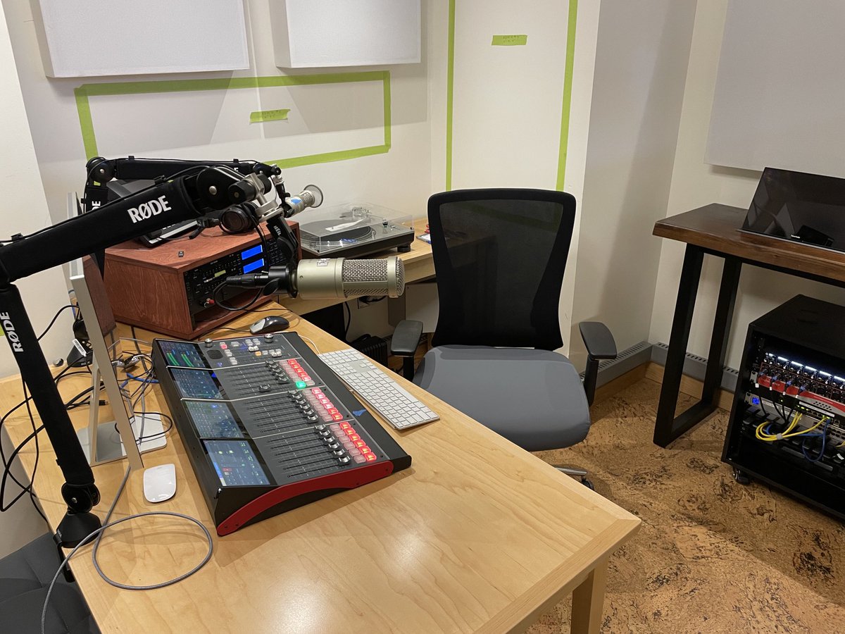 12sec317's tweet photo. Went over yesterday to the open house for the new โฆ@KPTZ919โฉ studios. #Radio #Music #KPTZ #PortTownsend https://t.co/d6jSyX9g2O ๐ป https://t.co/547P18RU9w