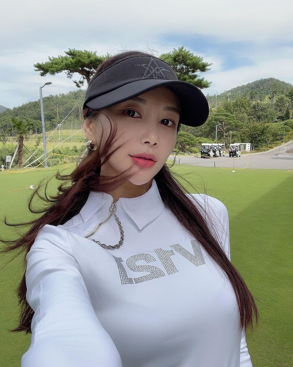 I am a rabbit and only carry a 7 ball on the course. The clubs used are Yamaha Femina.
#golf #campaigns