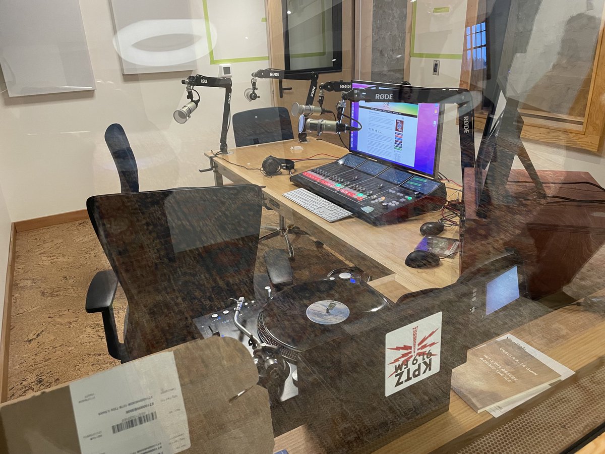 12sec317's tweet photo. Went over yesterday to the open house for the new โฆ@KPTZ919โฉ studios. #Radio #Music #KPTZ #PortTownsend https://t.co/d6jSyX9g2O ๐ป https://t.co/0ke5QnWhMY
