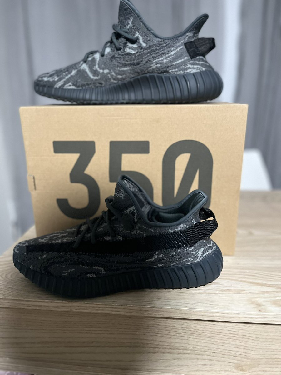 BGBALL3R's tweet photo. Got new Yeezy 350s Dark Mx salt For Christmas https://t.co/epDOVNGEj8