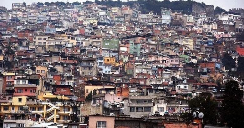 Bu görüntü Afrika’nın geride kalmış bir medeniyetinden kalma olsaydı belgesel çekerdiniz. Fakat görüntü #İzmir’den.